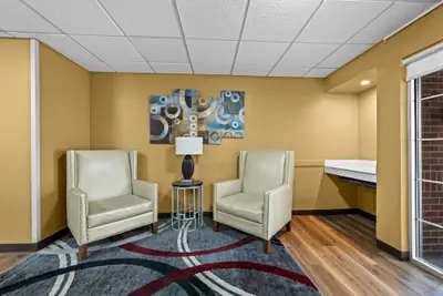 Photo 4 - Suburban Studios Charlotte – Executive Park