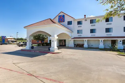 Photo 2 - Motel 6 Bedford, TX - Fort Worth