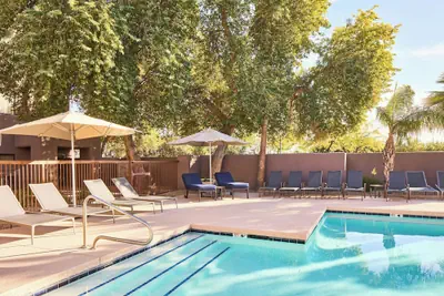 Photo 2 - Courtyard by Marriott Scottsdale North