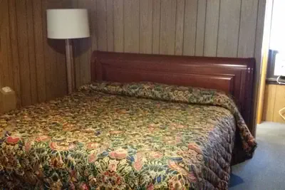 Photo 3 - Hotel Blue Top Inn