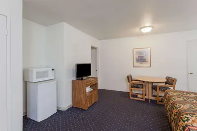 Photo 5 - Days Inn by Wyndham Anaheim West