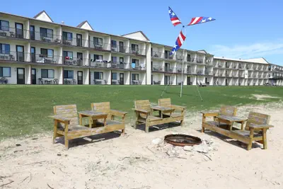 Photo 2 - AmericInn by Wyndham Saint Ignace Lakefront