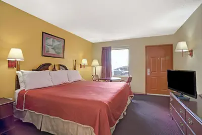 Photo 5 - Travelodge by Wyndham Forest Park Atlanta South