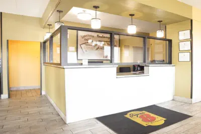 Photo 5 - Super 8 by Wyndham Indianapolis South