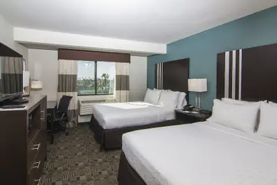 Photo 4 - Holiday Inn Express & Suites Carlsbad Beach by IHG