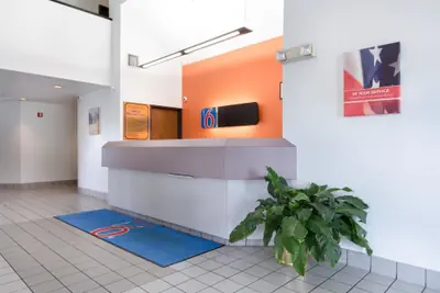 Photo 4 - Motel 6 Dallas, TX - Northeast