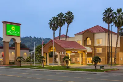 Photo 2 - La Quinta Inn & Suites by Wyndham Fairfield - Napa Valley