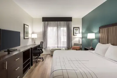 Photo 5 - La Quinta Inn & Suites by Wyndham Fairfield - Napa Valley