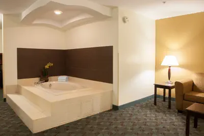 Photo 5 - Holiday Inn Express Hotel & Suites Canton by IHG