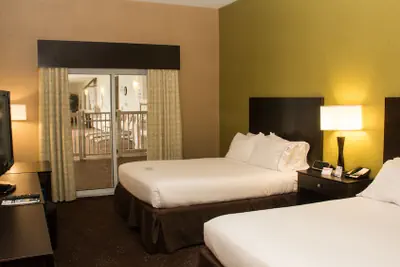 Photo 4 - Holiday Inn Express Hotel & Suites Saginaw by IHG