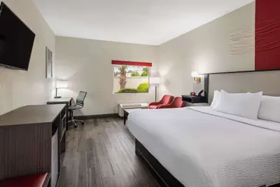 Photo 4 - Ramada by Wyndham Locust Grove