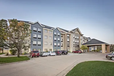 Photo 2 - Staybridge Suites Cedar Rapids North by IHG