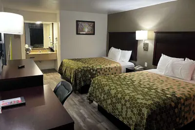 Photo 2 - Econo Lodge Inn & Suites Macon North