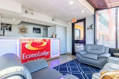 Photo 5 - Econo Lodge Inn & Suites Macon North