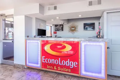 Photo 3 - Econo Lodge Inn & Suites Macon North