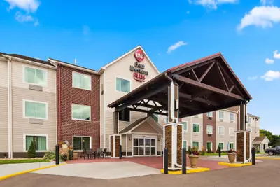 Photo 2 - Best Western Plus Menomonie Inn & Suites