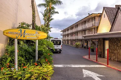 Photo 2 - Pacific Marina Inn Airport Hotel