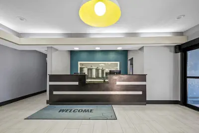 Photo 4 - Hampton Inn Bloomington West