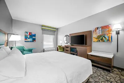 Photo 5 - Hampton Inn Bloomington West