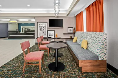 Photo 3 - Hampton Inn Bloomington West
