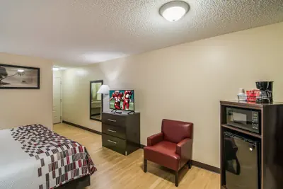 Photo 5 - Red Roof Inn & Suites Pensacola East - Milton