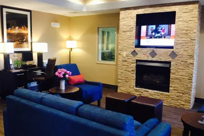 Photo 4 - Comfort Inn Crystal Lake - Algonquin