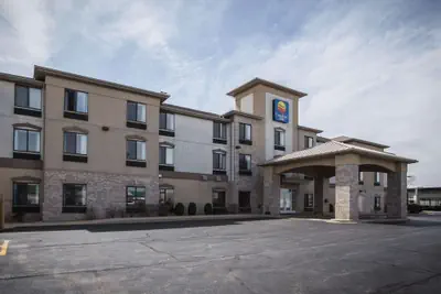 Photo 2 - Comfort Inn Crystal Lake - Algonquin