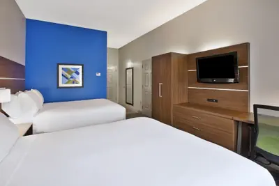 Photo 4 - Holiday Inn Express & Suites Manchester by IHG