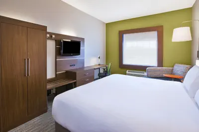 Photo 5 - Holiday Inn Express & Suites Manchester by IHG
