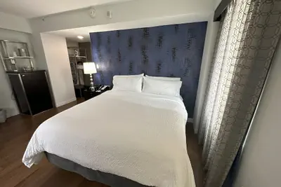 Photo 2 - Holiday Inn Express Dallas Downtown by IHG