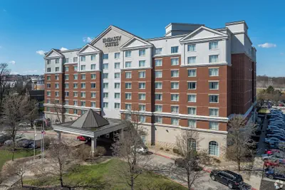 Photo 2 - Embassy Suites by Hilton Cleveland Rockside
