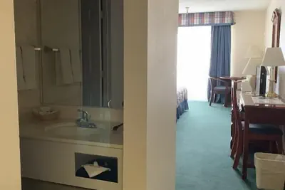 Photo 4 - Hardman House Inn & Suites