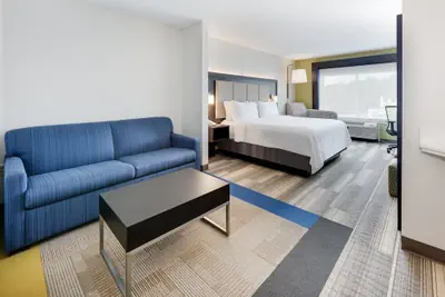 Photo 3 - Holiday Inn Express & Suites Dublin by IHG