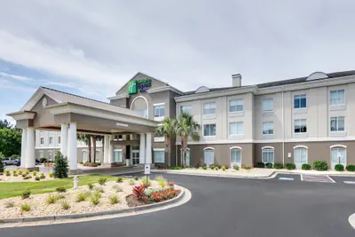 Photo 2 - Holiday Inn Express & Suites Dublin by IHG