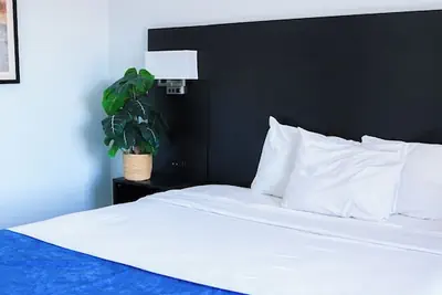Photo 4 - Sun and Sand Resort Oceanfront Suites