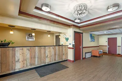 Photo 4 - Quality Suites