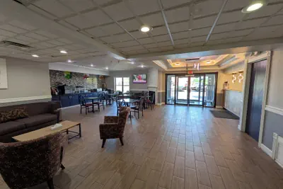 Photo 4 - Quality Suites