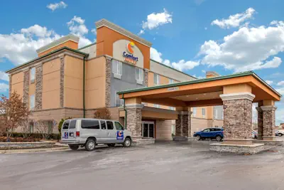 Photo 2 - Comfort Suites Southgate-Detroit
