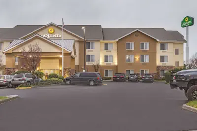 Photo 2 - La Quinta Inn & Suites by Wyndham Central Point - Medford