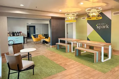 Photo 3 - Spark by Hilton Central Point Medford