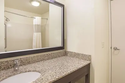 Photo 5 - Spark by Hilton Central Point Medford