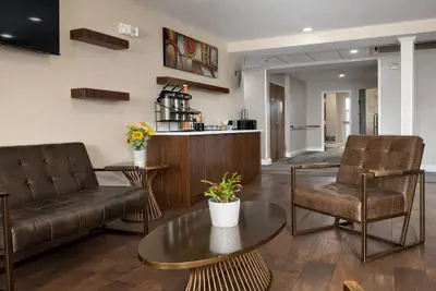 Photo 4 - Econo Lodge Inn & Suites Santa Rosa South