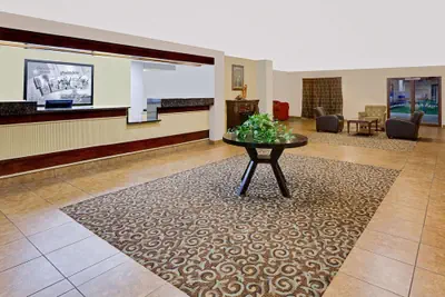 Photo 3 - Super 8 by Wyndham Plainview