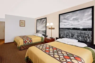 Photo 5 - Super 8 by Wyndham Plainview