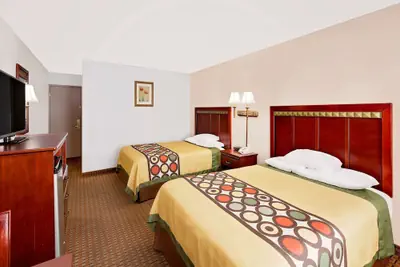 Photo 4 - Super 8 by Wyndham Plainview