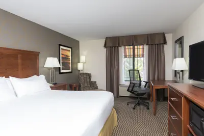 Photo 5 - Holiday Inn Express Holland by IHG
