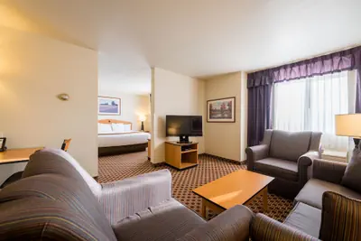 Photo 4 - Crystal Inn Hotel & Suites Great Falls