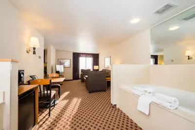 Photo 5 - Crystal Inn Hotel & Suites Great Falls