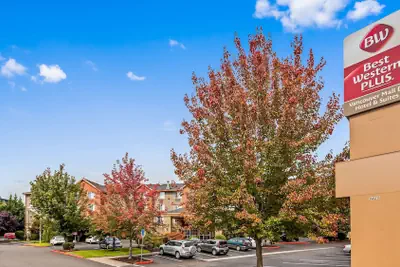 Photo 2 - Best Western Plus Vancouver Mall Dr. Hotel & Suites