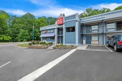 Photo 2 - Econo Lodge Charlotte Airport Area